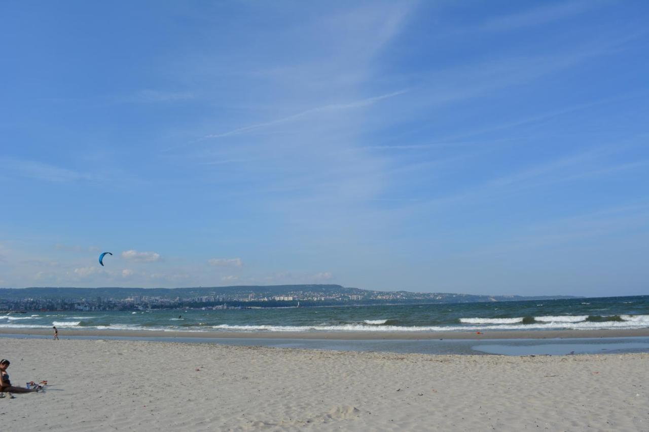 East From Paradise Apartment Varna Bagian luar foto